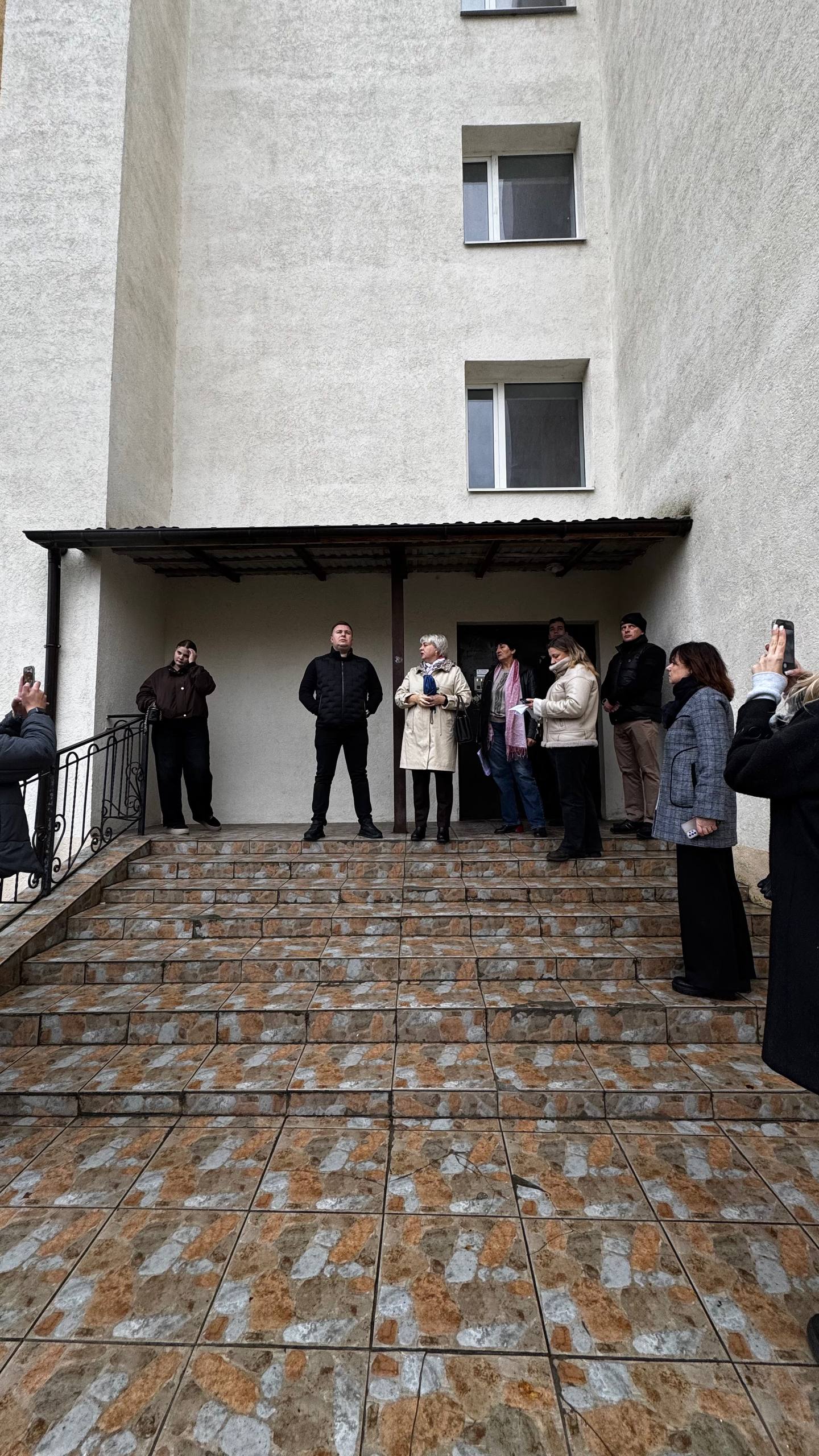 У Квасилові продовжують оновлювати будинок на Молодіжній, 28А